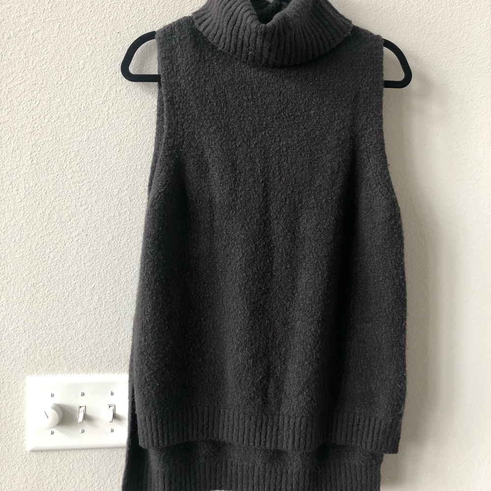 Cowl neck sleeveless sweater